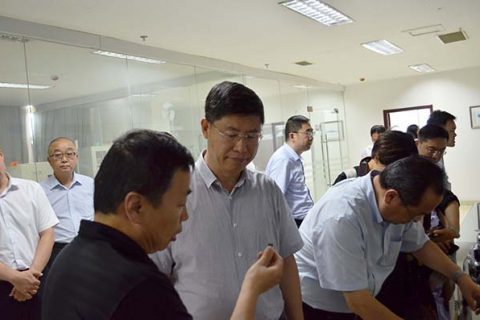 劉忠范院士率隊(duì)調(diào)研濟(jì)寧市石墨烯產(chǎn)業(yè) 洽談?wù)衅蠛献?> </a>
</div>
<div id=